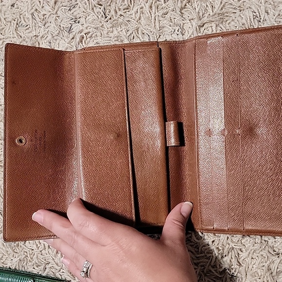 Authentic Louis Vuitton Monogram Wallet - Picture 6 of 9